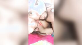 Chica de la aldea bengalí se vuelve loca con el sexo en el entorno universitario 2 mín. 10 sec