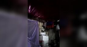 Desi village aunty tiene sexo con su hijo en este video explícito 3 mín. 40 sec