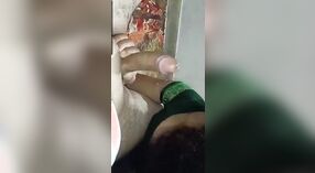 Pareja desi village se involucra en sexo oral caliente con un bhabhi montañés 3 mín. 20 sec