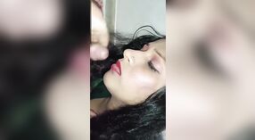 Desi-Dorfpaar macht heißen Oralsex mit einem Hinterwäldler-Bhabhi 5 min 20 s