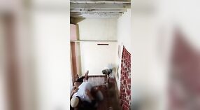 Indiase dorp paar erotische ontmoeting gevangen op Verborgen camera 2 min 00 sec