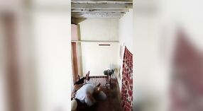 इंडियन व्हिलेज जोडप्याच्या कामुक चकमकीने लपलेल्या कॅमेर्‍यावर पकडले 2 मिन 10 सेकंद