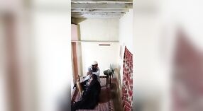 Indiase dorp paar erotische ontmoeting gevangen op Verborgen camera 3 min 10 sec