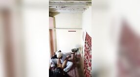 Rencontre érotique d'un couple de village indien filmée en caméra cachée 0 minute 40 sec