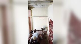 Villaggio indiano coppia erotico incontro catturato sulla telecamera nascosta 1 min 00 sec