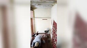 Indiase dorp paar erotische ontmoeting gevangen op Verborgen camera 1 min 10 sec