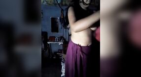 Desi Village Bhabhi在MMS视频中的裸体自拍照 2 敏 30 sec