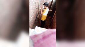 દેશી ગામની છોકરી દેશી પોર્ન વિડિઓમાં તેના મોં અને સ્તનો સાથે તોફાની બને છે 1 મીન 20 સેકન્ડ