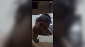 Tímido País menina punido com peitos mostrando na chamada de vídeo 3 minuto 10 SEC