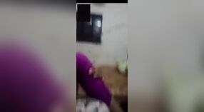 Tímida chica de campo castigada con tetas mostrando en videollamada 3 mín. 30 sec