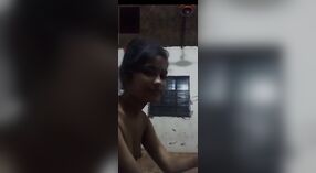 Tímido País menina punido com peitos mostrando na chamada de vídeo 3 minuto 50 SEC