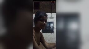 Tímida chica de campo castigada con tetas mostrando en videollamada 3 mín. 50 sec