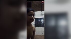 Tímido País menina punido com peitos mostrando na chamada de vídeo 0 minuto 50 SEC