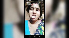 Cámara en vivo cinta de sexo de una hermosa desi village bhabhi 9 mín. 30 sec