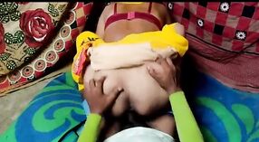 Desi village bhabhi krijgt neer en vies in porno video 3 min 40 sec