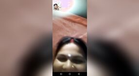 Desi village bhabhi memamerkan tubuhnya di depan kamera 1 min 00 sec