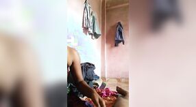 Vidéo maison d'une femme du village faisant une pipe 0 minute 0 sec