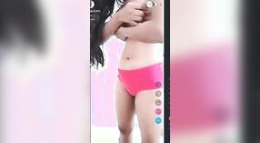 Desi Village Girl裸露在相机上进行现场表演 1 敏 00 sec