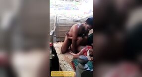 Vídeo pornográfico caseiro da mulher da aldeia Desi 1 minuto 30 SEC