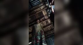 Desi village bhabhi ' s khỏa THÂN MMS vì một người yêu Trong Bangla village 0 tối thiểu 0 sn