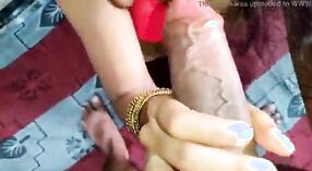 Desi village bhabhi gets aşağı ve kirli ile ona yeni roommate 4 dakika 30 saniyelik