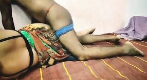 দেশি ভিলেজ ভাবি এই বাষ্পীয় ভিডিওতে নেমে গিয়ে নোংরা 5 মিন 40 সেকেন্ড