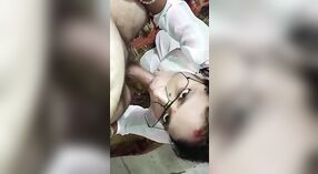 Adegan seks desa Bangla berakhir dengan kenikmatan oral dan seks anal 1 min 50 sec