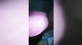 Desi village couple's hardcore sex tape: Un trattamento fatto in casa 2 min 00 sec