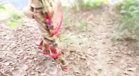ಬಿಹಾರಿ ಗ್ರಾಮದ ಆಂಟಿ ತೆರೆದ ಗಾಳಿಯಲ್ಲಿ ತುಂಟತನವನ್ನು ಪಡೆಯುತ್ತದೆ 4 ನಿಮಿಷ 20 ಸೆಕೆಂಡು