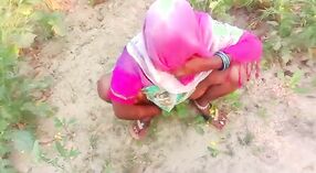 देसी व्हिलेज आंटी एका मोकळ्या शेतात धडकी भरली 1 मिन 20 सेकंद