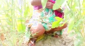 देसी व्हिलेज आंटी एका मोकळ्या शेतात धडकी भरली 5 मिन 20 सेकंद
