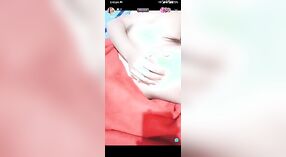 Desi Bhabhi性感现场表演：裸体体验 1 敏 10 sec