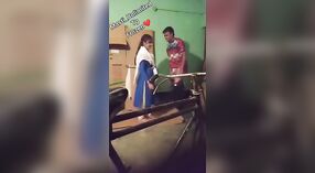 Chica universitaria del pueblo hace una mamada sensual 3 mín. 40 sec