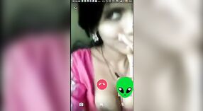 Desi dorp meisje pleasures haarzelf met een video call 3 min 40 sec