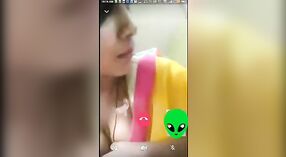Désa Desi bocah wadon seneng karo telpon video 3 min 50 sec