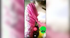 Desi dorp meisje pleasures haarzelf met een video call 1 min 10 sec
