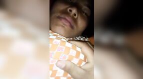 El coño peludo de Dehati es golpeado por su amante en este video caliente 1 mín. 20 sec