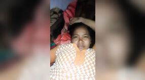 El coño peludo de Dehati es golpeado por su amante en este video caliente 0 mín. 40 sec