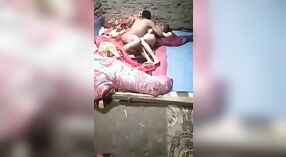 Pure Desi village couple ' s allereerste on-camera ontmoeting 0 min 30 sec