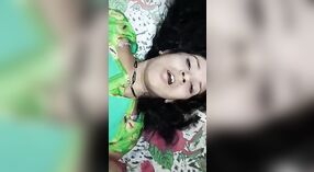 A cena de sexo da aldeia de Bangla apresenta o orgasmo intenso de Dehati 6 minuto 20 SEC