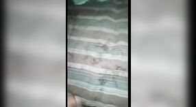 Sexe à trois dans le village de Bangla avec une fille desi 3 minute 00 sec