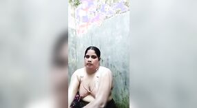 Reife Dorf Tante sexy pussy show in der Badewanne für Ehemann 1 min 20 s