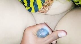 Désa india bhabhi nemu dheweke nyenyet pus digawe dowo ing video porno 6 min 50 sec