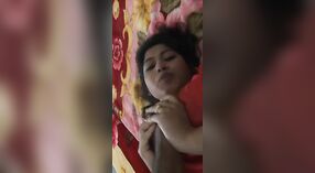 Desi village couple ' s steamy seks tape met grote borsten en oraal plezier 0 min 0 sec