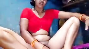 Desi Village的妻子在一个热气腾腾的视频中获得了她的香蕉充满猫的手指和性交 2 敏 20 sec