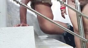 Indiano village bhabhi prende intimo con acqua ragazzo in porno video 4 min 50 sec