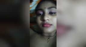 Bangla dorp vrouw krijgt neer en vies op camera 0 min 50 sec