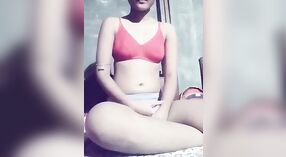 Une adolescente du village de Bangla prend des selfies nus pour le plaisir de MMS 0 minute 40 sec