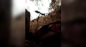 Gadis desa Kannada menjadi nakal di alam bebas bersama kekasihnya 1 min 50 sec