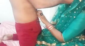 Une femme du village desi devient intime avec le sexe anal lors de sa nuit de noces 1 minute 10 sec